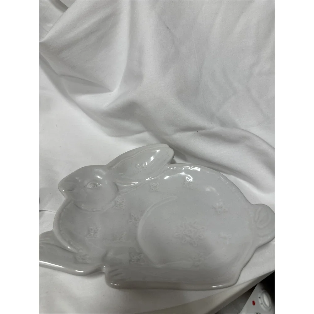 Pottery Barn White Bunny Plate‎ Pre Owned (2)